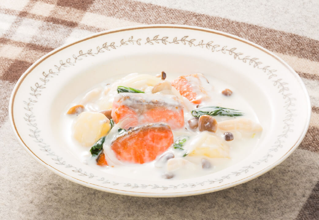 牛乳仕立てのとろうま塩鮭のクリーム煮