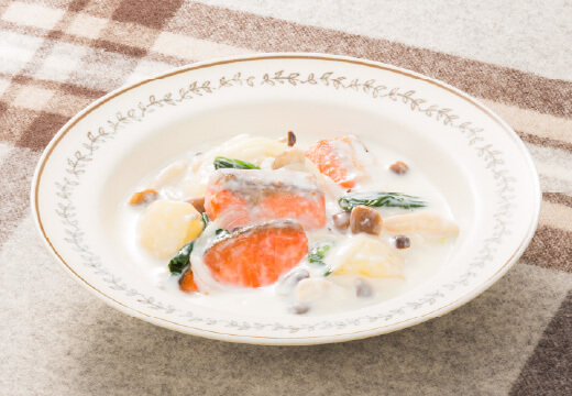牛乳仕立てのとろうま塩鮭のクリーム煮