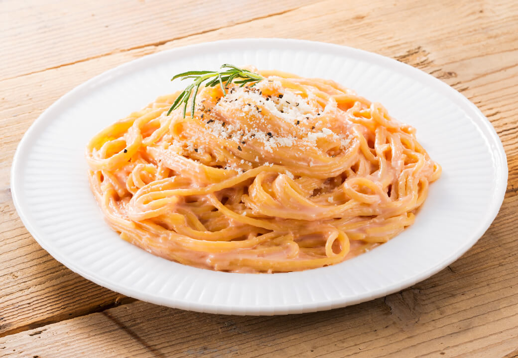 牛乳で茹でる麺がおいしいレッドクリームパスタ